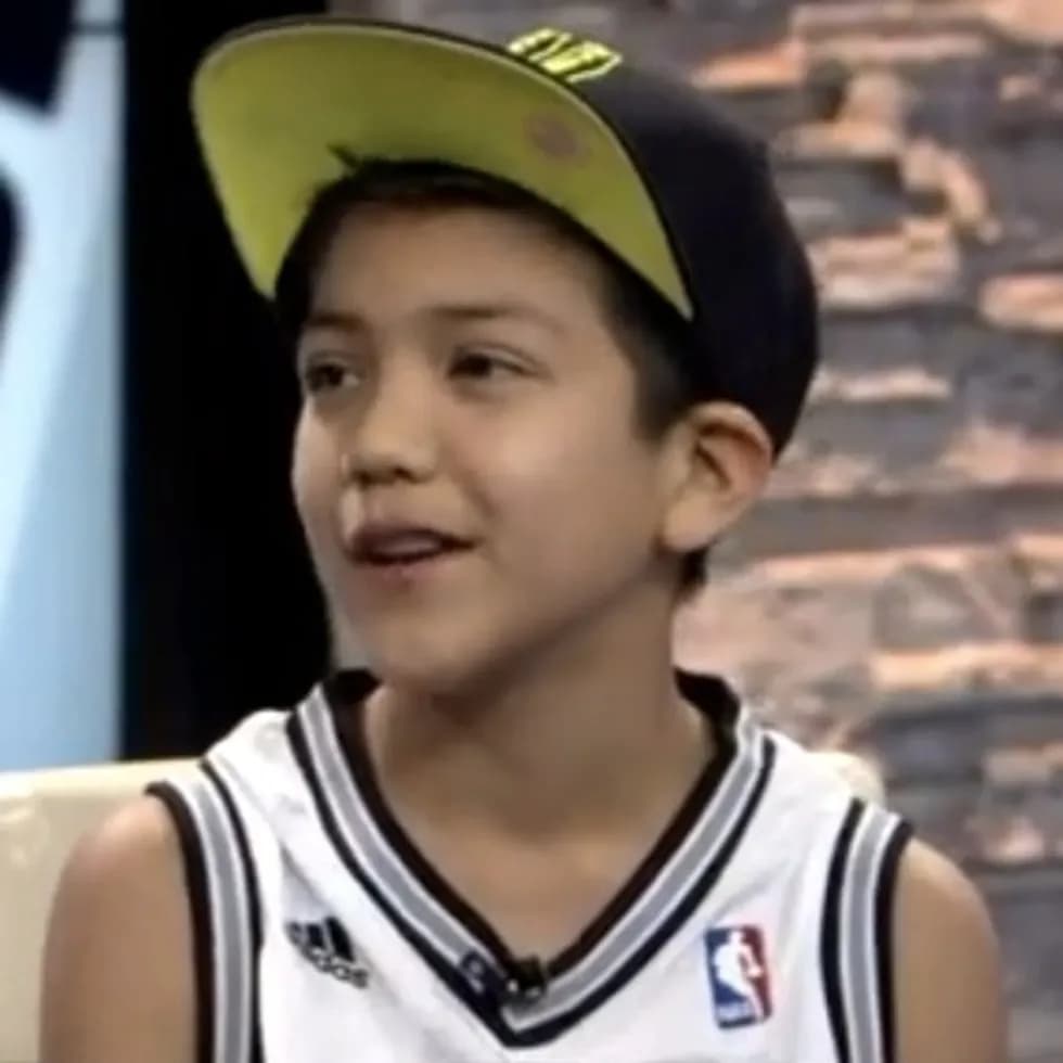 Mariachi Kid Sings Natl Anthem & Gets Racist Tweets 😕🥺